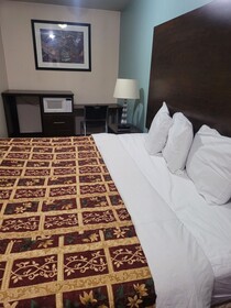 Sterling Inn Niagara Falls near IAG Airport