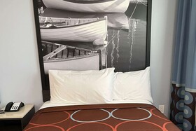 Super 8 by Wyndham Lindenhurst