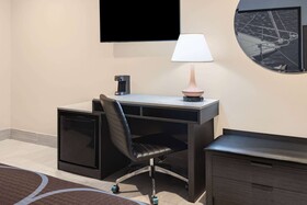 Super 8 by Wyndham Lindenhurst