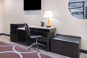 Super 8 by Wyndham Lindenhurst