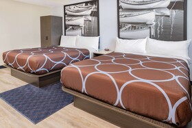 Super 8 by Wyndham Lindenhurst