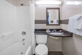 Super 8 by Wyndham Lindenhurst