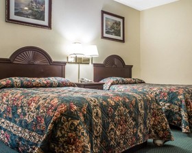 Econo Lodge Inn & Suites Airport