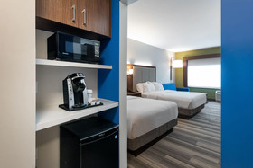 Holiday Inn Express & Suites Queensbury Lake George Area