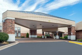 Ramada Plaza by Wyndham Rochester Airport