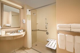 Hampton Inn Syracuse Clay