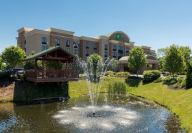 Holiday Inn Express & Suites Rochester Webster