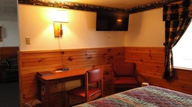 Alpine Country Inn and Suites