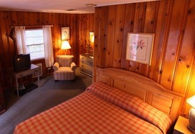 Copper Kettle Motel Cottages