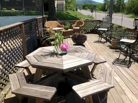 Copper Kettle Motel Cottages
