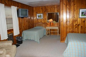 Copper Kettle Motel Cottages