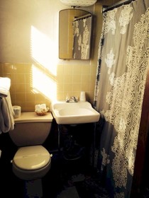 Copper Kettle Motel Cottages