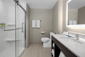 Holiday Inn Express & Suites Woodside Queens NYC