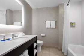 Holiday Inn Express & Suites Woodside Queens NYC