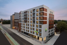 Holiday Inn Express & Suites Woodside Queens NYC
