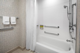 Holiday Inn Express & Suites Woodside Queens NYC