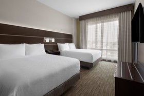 Holiday Inn Express & Suites Woodside Queens NYC