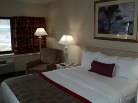 Hilltop Inn & Suites