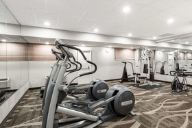 Hilltop Inn & Suites