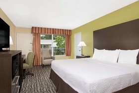 Days Inn by Wyndham Asheville Mall