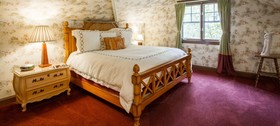 Hill House Bed & Breakfast Inn