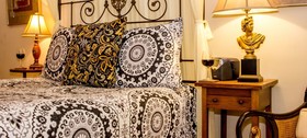 Hill House Bed & Breakfast Inn