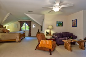 Hill House Bed & Breakfast Inn
