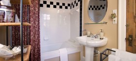 Hill House Bed & Breakfast Inn