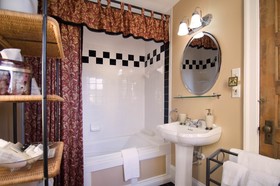 Hill House Bed & Breakfast Inn