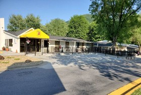 Super 8 by Wyndham Asheville/Biltmore