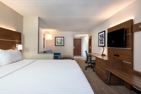 Holiday Inn Express & Suites Charlotte Arpt-Belmont