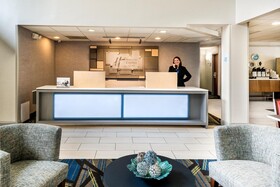 Holiday Inn Express & Suites Charlotte Arpt-Belmont