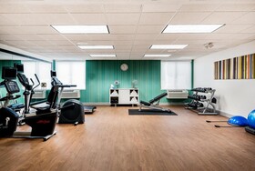 Holiday Inn Express & Suites Charlotte Arpt-Belmont