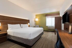 Holiday Inn Express & Suites Charlotte Arpt-Belmont