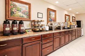 Meadowbrook Inn & Suites