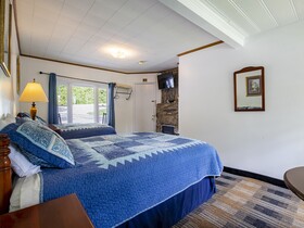 Lloyd's on The River Country Inn by OYO