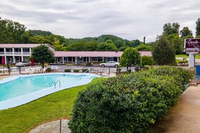 Lloyd's on The River Country Inn by OYO