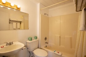 Lloyd's on The River Country Inn by OYO