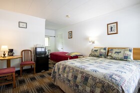 Lloyd's on The River Country Inn by OYO