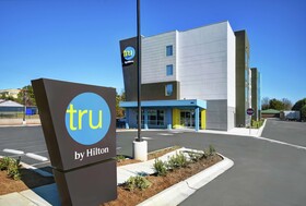Tru by Hilton Burlington