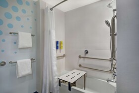 Tru by Hilton Burlington