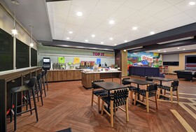 Tru by Hilton Burlington