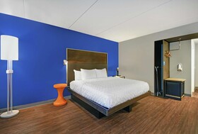 Tru by Hilton Burlington