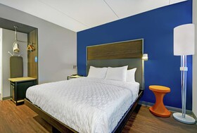 Tru by Hilton Burlington