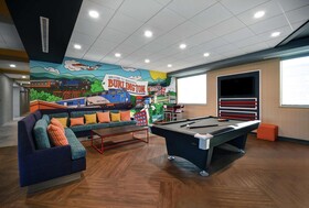 Tru by Hilton Burlington