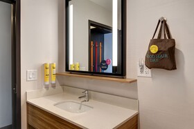 Tru by Hilton Burlington