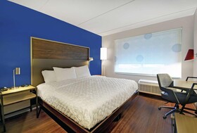 Tru by Hilton Burlington