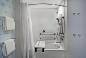 Tru by Hilton Burlington