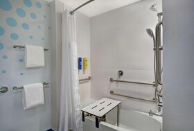 Tru by Hilton Burlington