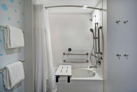 Tru by Hilton Burlington